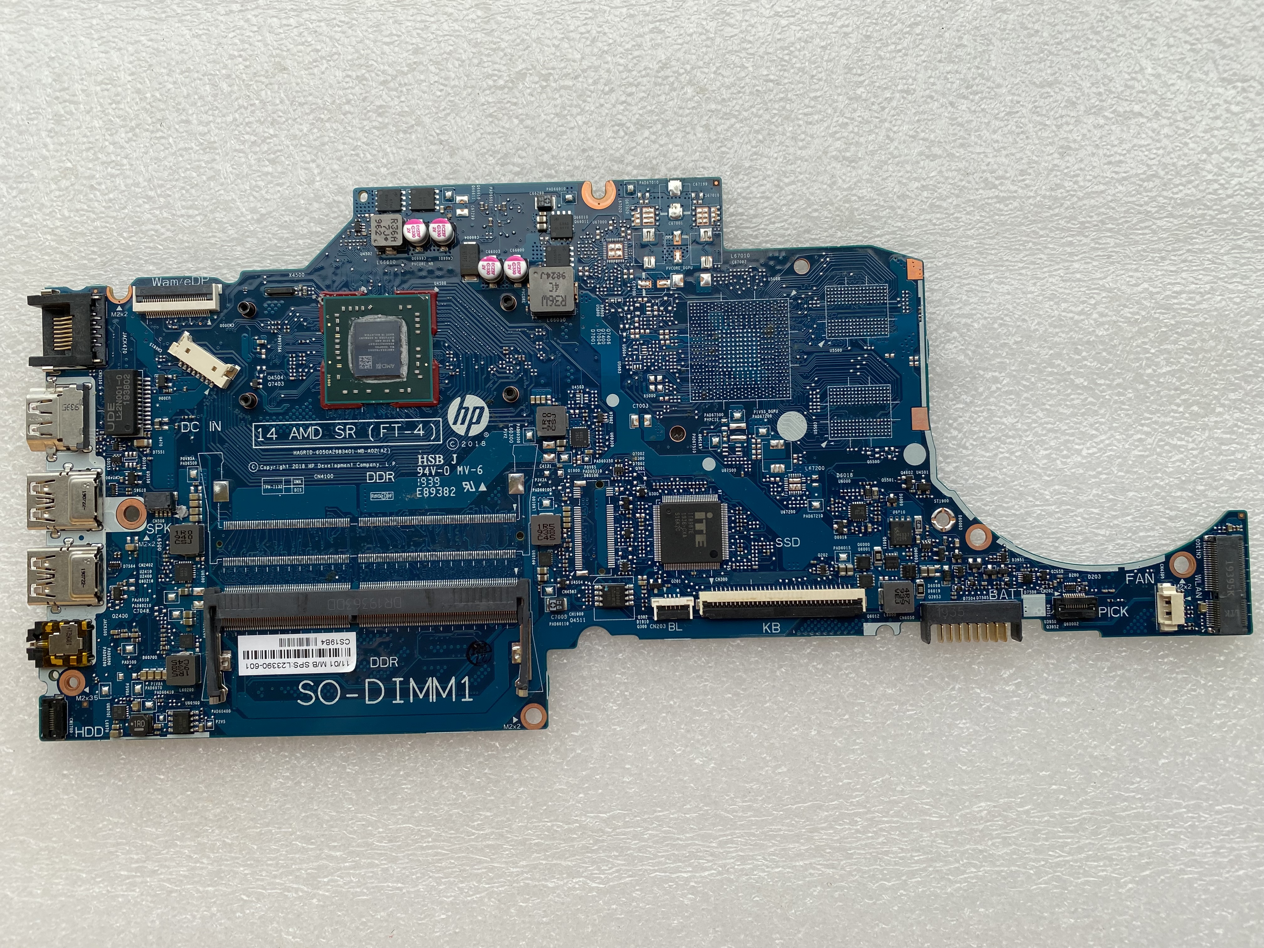 HP 14-cm0005la 6050A2983401_HAGRID_RevA02_UMA photo.JPG